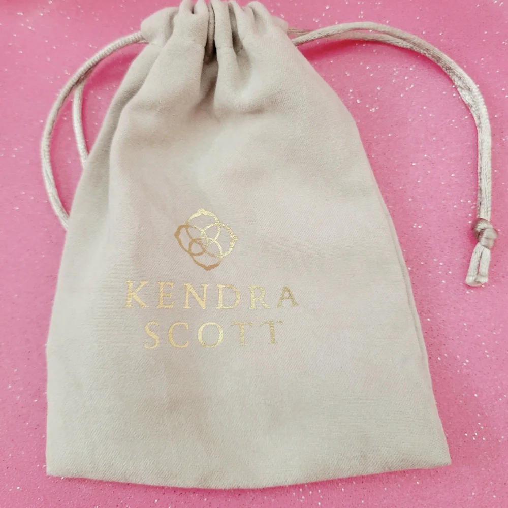 KENDRA SCOTT Elegant Gold Pendant Necklace - Picture 3 of 3